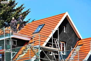 Siatki na dachy – mocne zabezpieczenie dla dekarzy